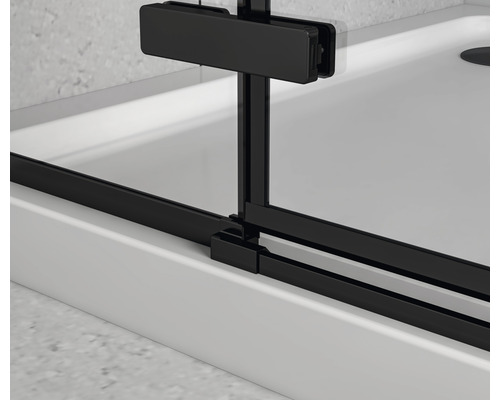 Vue détaillée d''une cabine de douche avec cadre noir