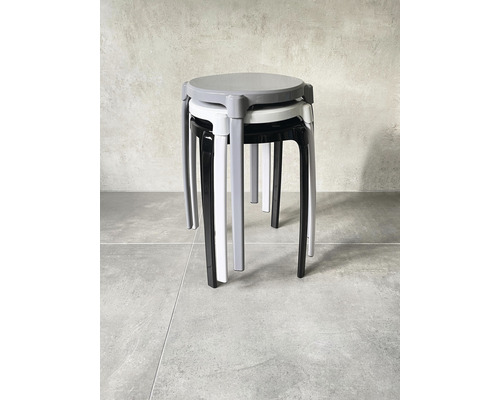 Stapel aus Hockern aus Kunststoff