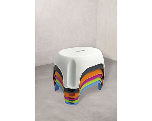 Stapel von Kunststoffhockern