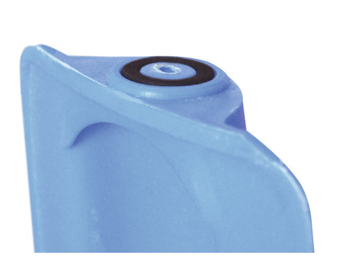 Detailansicht eines blauen Wasserhahnaufsatzes mit Dichtung