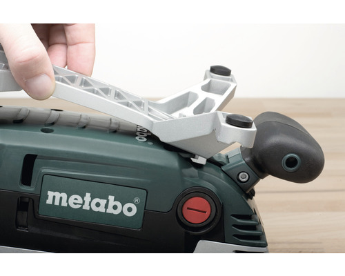 Rabot Metabo avec dispositif de fraisage d''angle monté