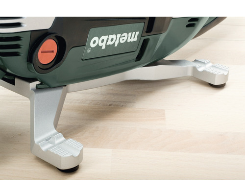 Logo Metabo sur une machine Metabo avec pied en métal