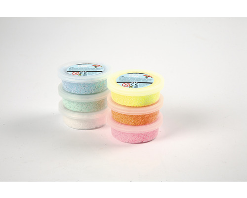 Stapelbare Behälter mit Modelliermasse für Kinder