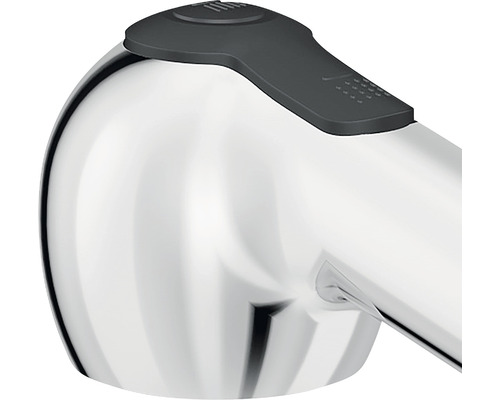 Brausekopf aus Metall mit Bedienknopf