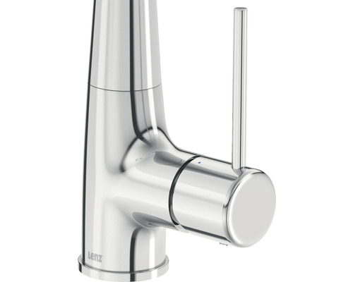 Robinet de cuisine en métal avec levier