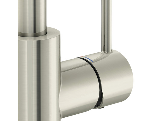 Vue détaillée d''un robinet avec mitigeur monocommande pour lavabo