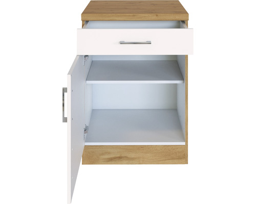 Meuble de salle de bains avec porte ouverte, tiroir et étagères