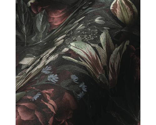 Nahaufnahme einer dunklen floralen Tapete mit Blumenmuster