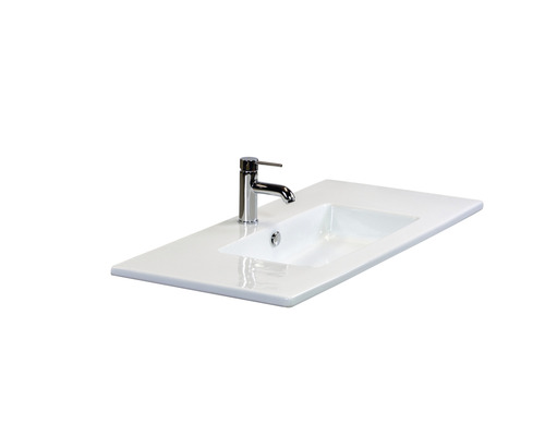 Waschtisch mit Armatur für das Badezimmer