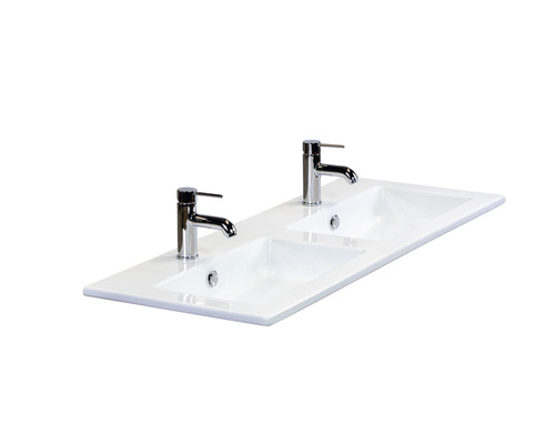 Doppelwaschtisch mit zwei Armaturen