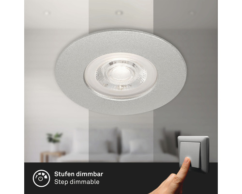 Deckeneinbaustrahler mit Stufendimmfunktion in einem Wohnraum.