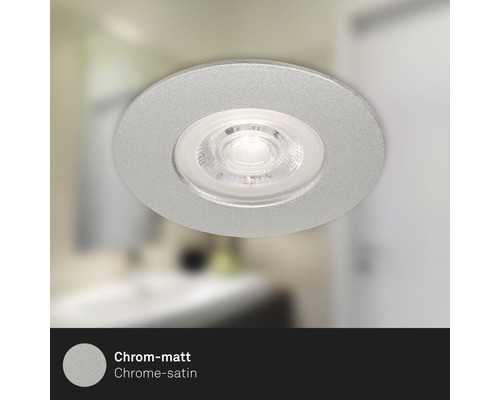 Deckeneinbaustrahler aus Metall im Badezimmer