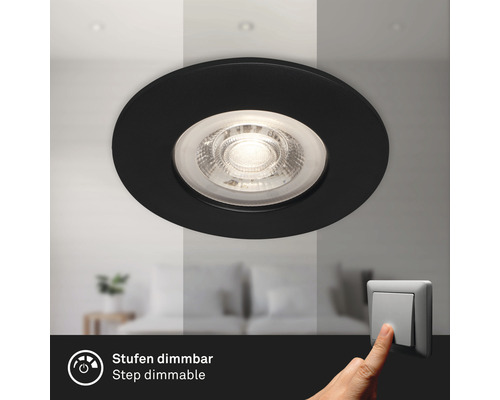 Spot encastrable de plafond avec bordure noire dans un intérieur