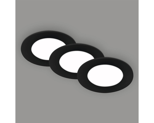 Trois spots encastrés LED noirs au plafond