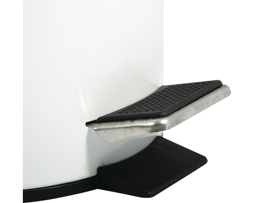 Detailaufnahme eines Treteimers mit Pedal