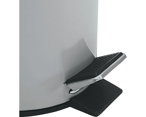 Vue détaillée d''une poubelle à pédale avec mécanisme à pédale