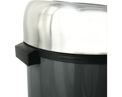 Vue détaillée d''une poubelle avec couvercle en acier inoxydable