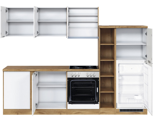 Cuisine équipée avec cuisinière électrique, réfrigérateur et meubles hauts et bas