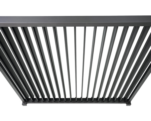 Vue détaillée d''une pergola avec toit à lamelles
