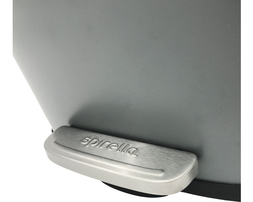 Vue détaillée d''une poubelle à pédale avec le logo Spiralla sur la pédale