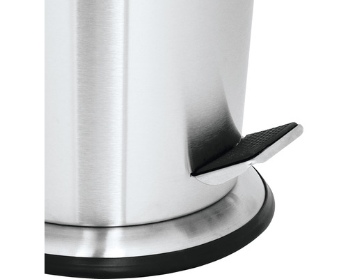 Detailaufnahme eines Tretabfalleimers aus Edelstahl