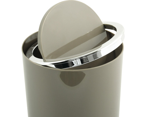 Poubelle à couvercle oscillant avec anneau chromé