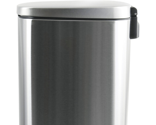 Vue détaillée d''une poubelle à pédale en acier inoxydable