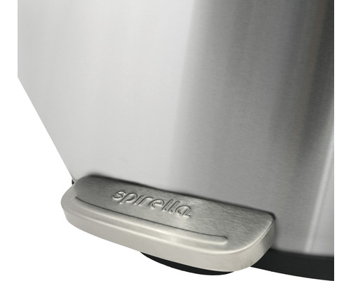 Gros plan d''une poubelle à pédale avec le logo Spiralla sur la pédale.