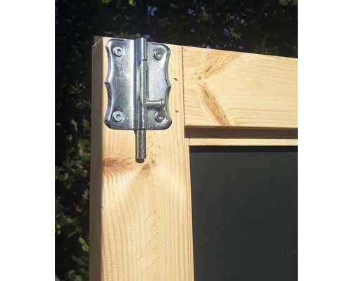 Loquet en métal fixé sur une porte en bois