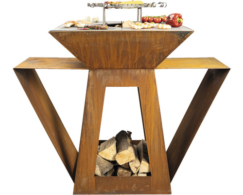 Rostfarbener Grilltisch mit Ablageflächen und Holzscheiten im unteren Bereich.