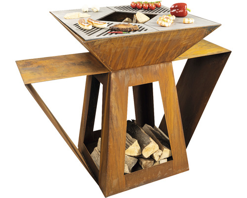 Holzkohlegrill aus Stahl mit Grillgut und Holz