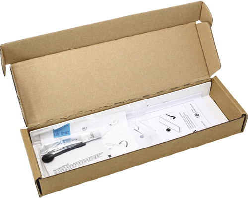 Boîte en carton ouverte avec kit de nettoyage et instructions