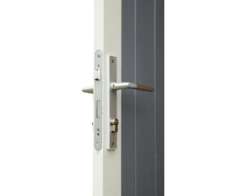 Tür mit Türbeschlag und Schlüssel