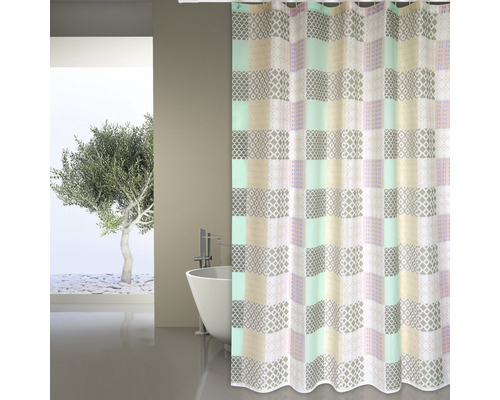Rideau de douche à motif carré dans la salle de bain