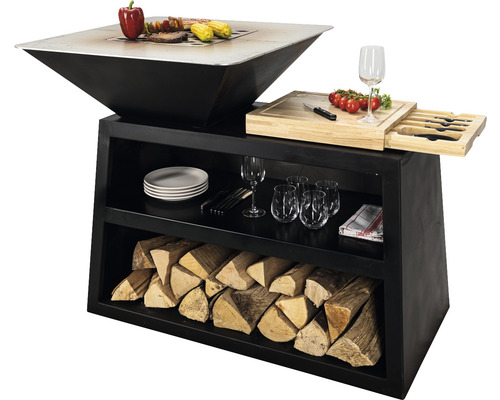 Grilltisch mit Holzablage, Schneidebrett, Geschirr und Grillgut