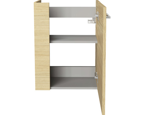 Armoire ouverte en bois avec étagères