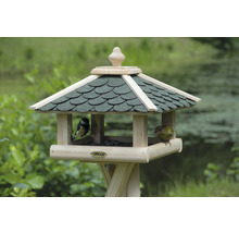 Mangeoire à oiseaux en bois avec toit vert et deux oiseaux