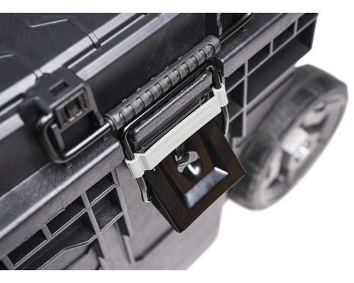 Detailaufnahme eines Werkzeugkoffers mit Verschluss