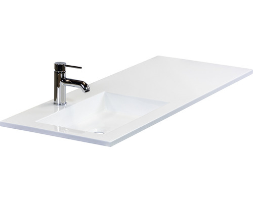 Plan de toilette avec lavabo intégré et robinet