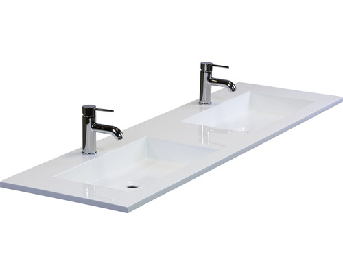 Plan de toilette avec deux vasques et robinets