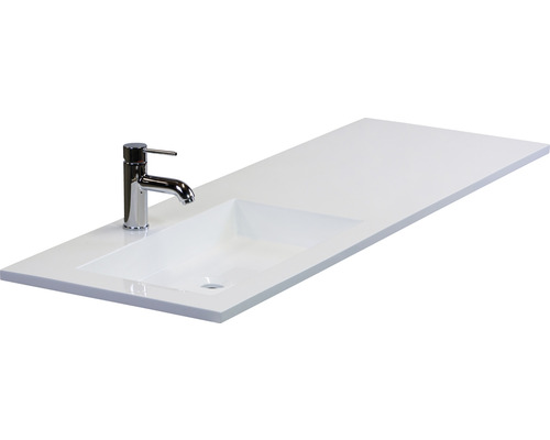 Plan de toilette avec lavabo et robinetterie