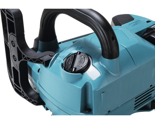 Vue détaillée d''une tronçonneuse avec poignée et bouchon de réservoir