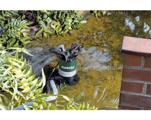 Metabo Logo. Teichpumpe im Gartenteich.