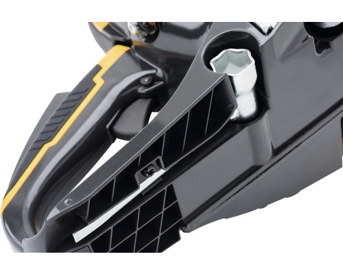 Vue détaillée d''une tronçonneuse avec poignée