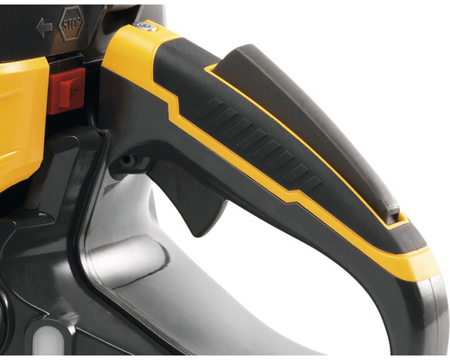 Vue détaillée de la poignée d''une tronçonneuse