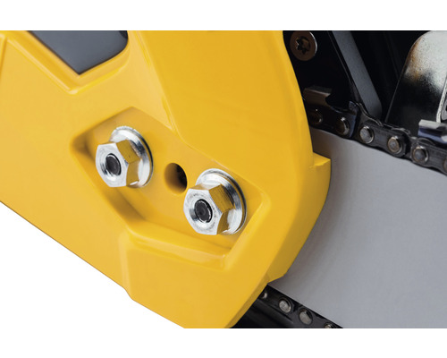 Gros plan sur une tronçonneuse avec des vis