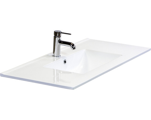 Waschtisch mit Armatur