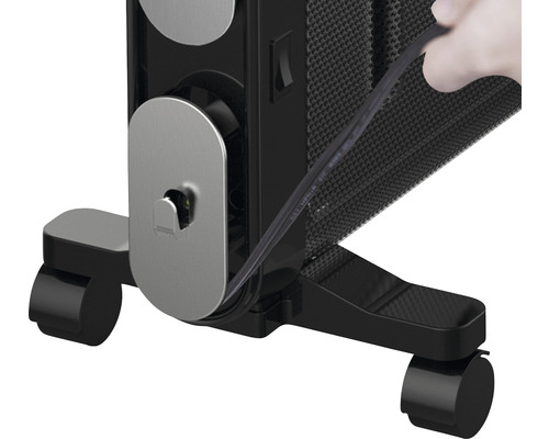 Detailansicht eines elektrischen Radiators mit Rollen und Kabelfach