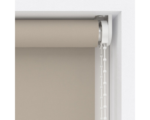 Vue détaillée d''un store enrouleur avec chaînette pour la décoration de fenêtre