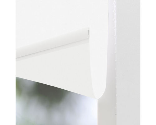Nahaufnahme einer weissen Fensterrollo